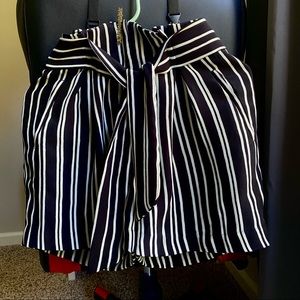 H&M Black and white shorts 🩳